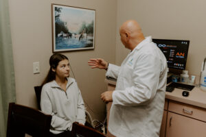Dr. Tony talking to patient about AO Scan